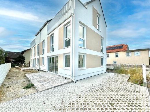 Luxury home in Stockerau, Politischer Bezirk Korneuburg