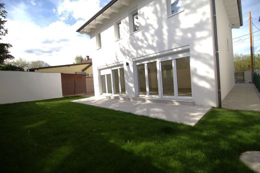 Luxus-Haus in Gerasdorf bei Wien, Politischer Bezirk Korneuburg