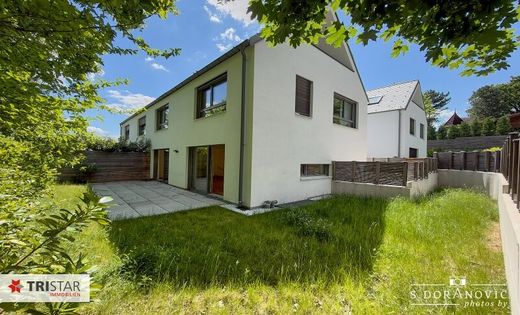 Luxury home in Gießhübl, Politischer Bezirk Mödling
