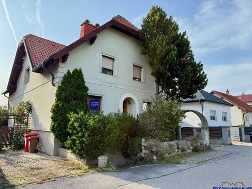 Maison de luxe à Gerasdorf bei Wien, Politischer Bezirk Korneuburg