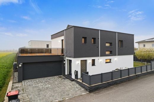 Luxury home in Holzhausen, Wels-Land