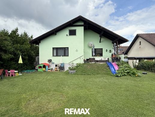 Maison de luxe à Gerasdorf bei Wien, Politischer Bezirk Korneuburg