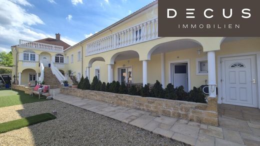 Luxury home in Achau, Politischer Bezirk Mödling