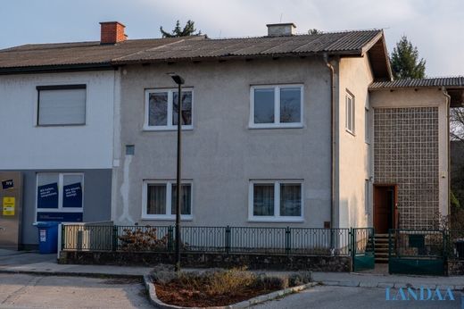Maison de luxe à Stockerau, Politischer Bezirk Korneuburg