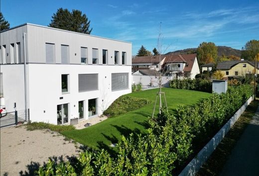 Lüks ev Langenzersdorf, Politischer Bezirk Korneuburg