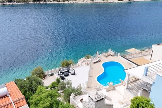 Βίλα σε Σπλιτ, Grad Split