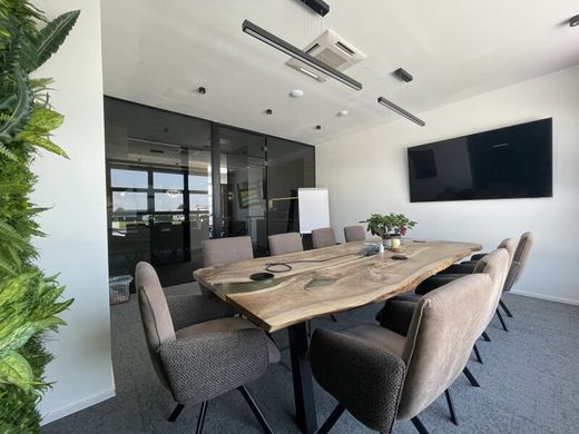 Office in Kalsdorf bei Graz, Politischer Bezirk Graz-Umgebung