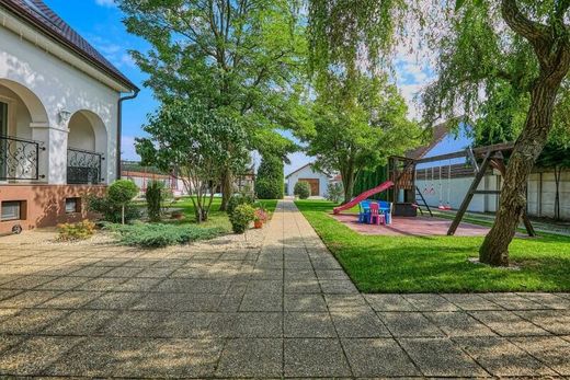 豪宅  Fertőszéplak, 傑爾-莫松-肖普朗州