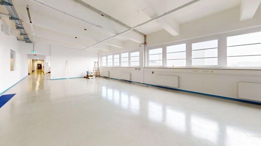 Büro in Traiskirchen, Politischer Bezirk Baden