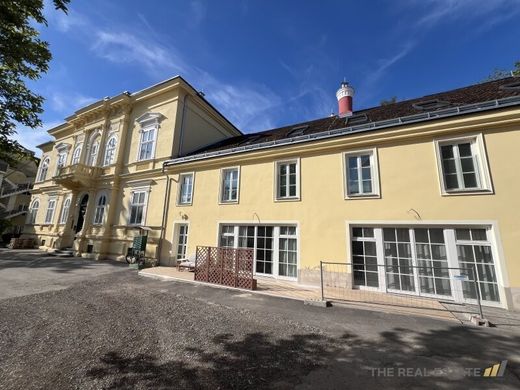 Apartment in Baden bei Wien, Politischer Bezirk Baden