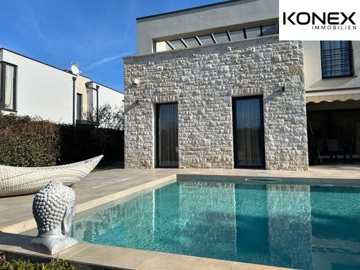 Villa a Parenzo, Grad Poreč