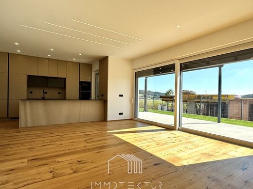 Lüks ev Empersdorfberg, Politischer Bezirk Leibnitz