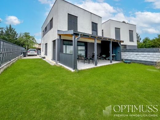 Luxury home in Strasshof an der Nordbahn, Politischer Bezirk Gänserndorf