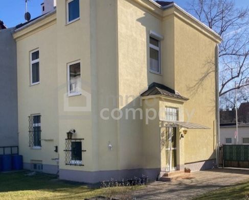 Lüks ev Schwechat, Politischer Bezirk Bruck an der Leitha