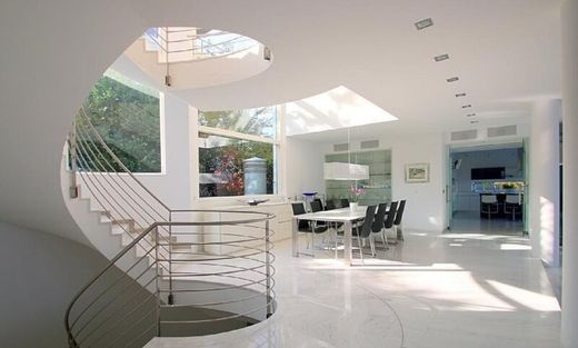 Villa in Gießhübl, Politischer Bezirk Mödling