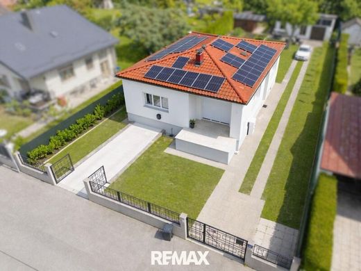 Luxury home in Ebergassing, Politischer Bezirk Bruck an der Leitha