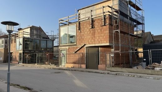 Элитный дом, Enzersfeld, Politischer Bezirk Korneuburg