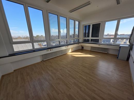 Office in Traiskirchen, Politischer Bezirk Baden