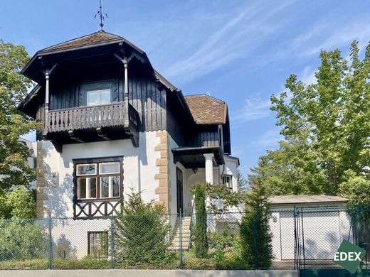 Villa in Baden bei Wien, Politischer Bezirk Baden