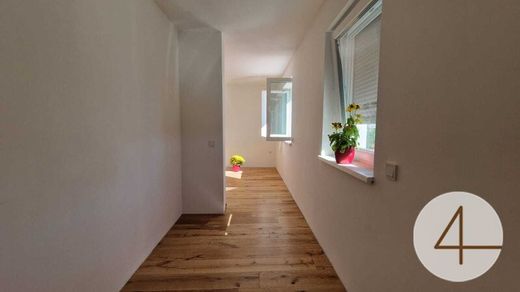 Элитный дом, Amstetten, Politischer Bezirk Amstetten