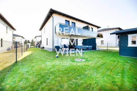 Luxury home in Wöllersdorf, Politischer Bezirk Wiener Neustadt