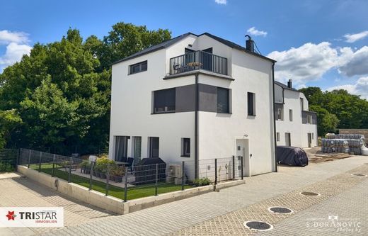 Luxury home in Fischamend Dorf, Politischer Bezirk Bruck an der Leitha