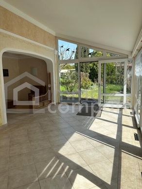 호화 저택 / Mistelbach, Politischer Bezirk Mistelbach