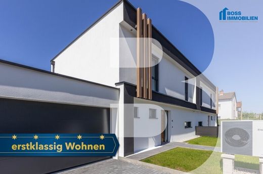 Luxury home in Traun, Politischer Bezirk Linz-Land