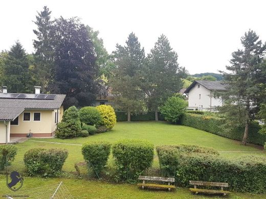 Daire Brand, Politischer Bezirk Sankt Pölten