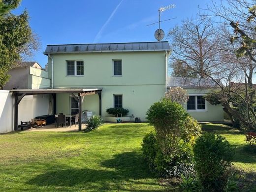 Luxury home in Fischamend Dorf, Politischer Bezirk Bruck an der Leitha