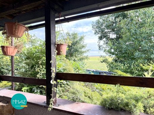 Lüks ev Velm, Politischer Bezirk Bruck an der Leitha