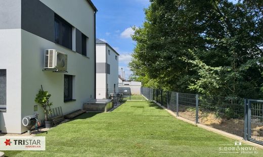 Lüks ev Fischamend Dorf, Politischer Bezirk Bruck an der Leitha