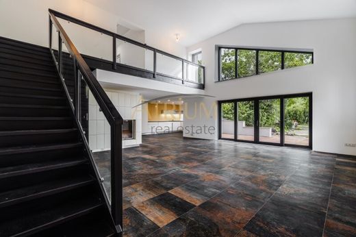 Willa w Hainburg an der Donau, Politischer Bezirk Bruck an der Leitha