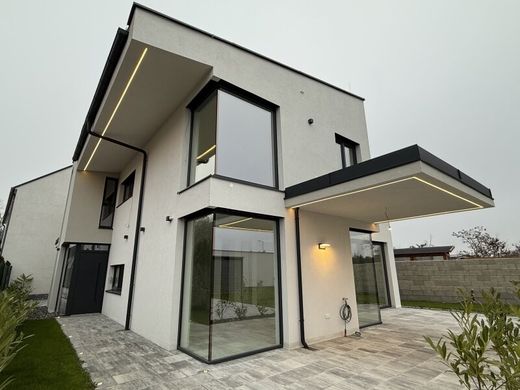 Villa in Wöllersdorf, Politischer Bezirk Wiener Neustadt