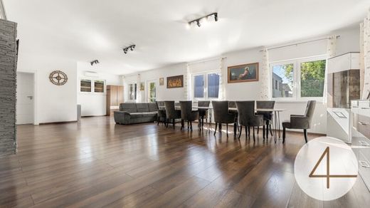Luxury home in Strasshof an der Nordbahn, Politischer Bezirk Gänserndorf