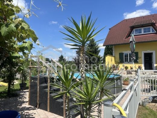 Luxury home in Tauka, Politischer Bezirk Jennersdorf