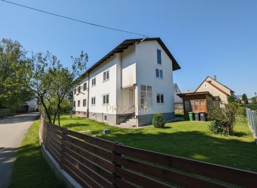 Lüks ev Traun, Politischer Bezirk Linz-Land