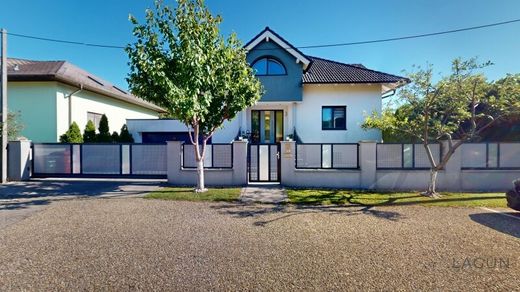 Lüks ev Maria Lanzendorf, Politischer Bezirk Bruck an der Leitha