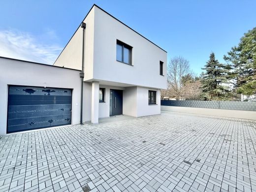 Luxe woning in Strasshof an der Nordbahn, Politischer Bezirk Gänserndorf