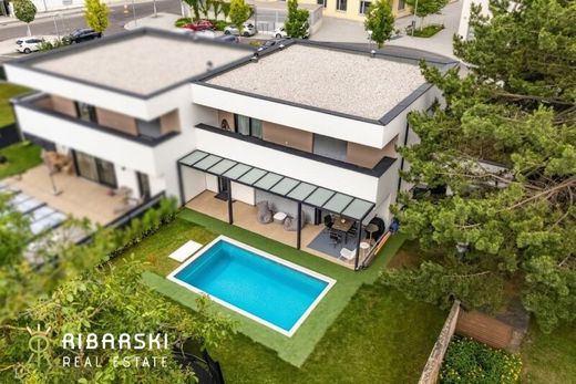 Luxury home in Lanzenkirchen, Politischer Bezirk Wiener Neustadt