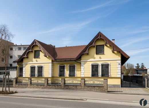 Элитный дом, Tulln, Politischer Bezirk Tulln
