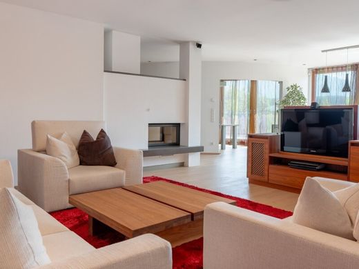 Saalfelden am Steinernen Meer, Politischer Bezirk Zell am Seeのアパートメント