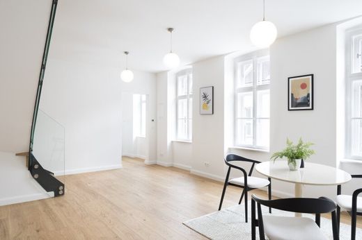 Apartment / Etagenwohnung zu verkaufen in Neubau