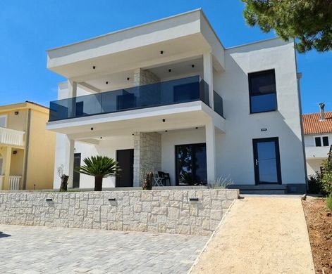 豪宅  Neviđane, Pašman