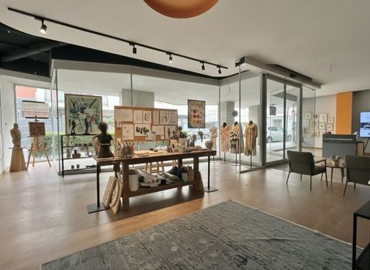 Office in Hainburg an der Donau, Politischer Bezirk Bruck an der Leitha