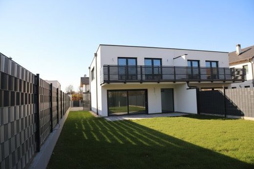 호화 저택 / Gramatneusiedl, Politischer Bezirk Bruck an der Leitha