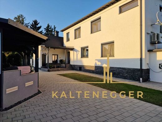 ‏בתי יוקרה ב  וינר נוישטט, Wiener Neustadt Stadt