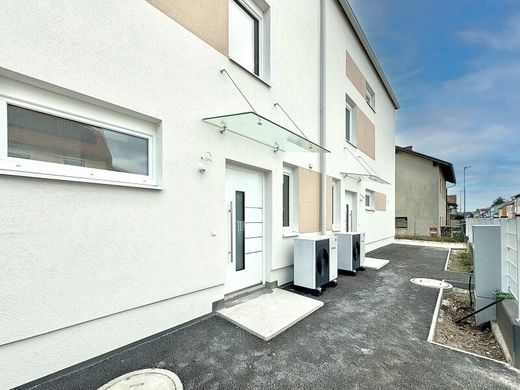 Luxury home in Stockerau, Politischer Bezirk Korneuburg