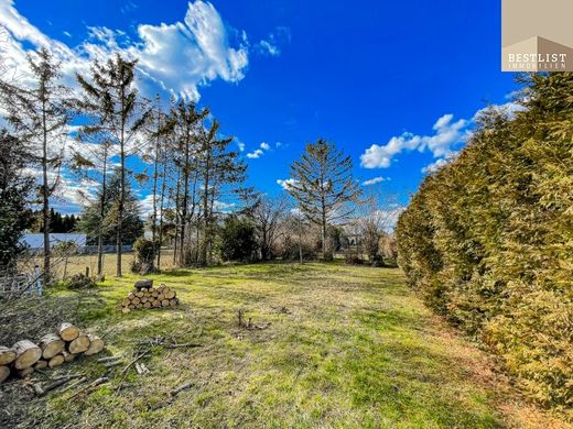 Land in Zwölfaxing, Politischer Bezirk Bruck an der Leitha
