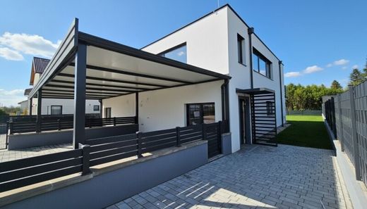 Элитный дом, Gramatneusiedl, Politischer Bezirk Bruck an der Leitha